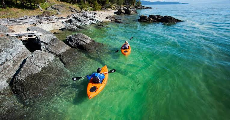 Best Lakes to Visit in Fall 2026